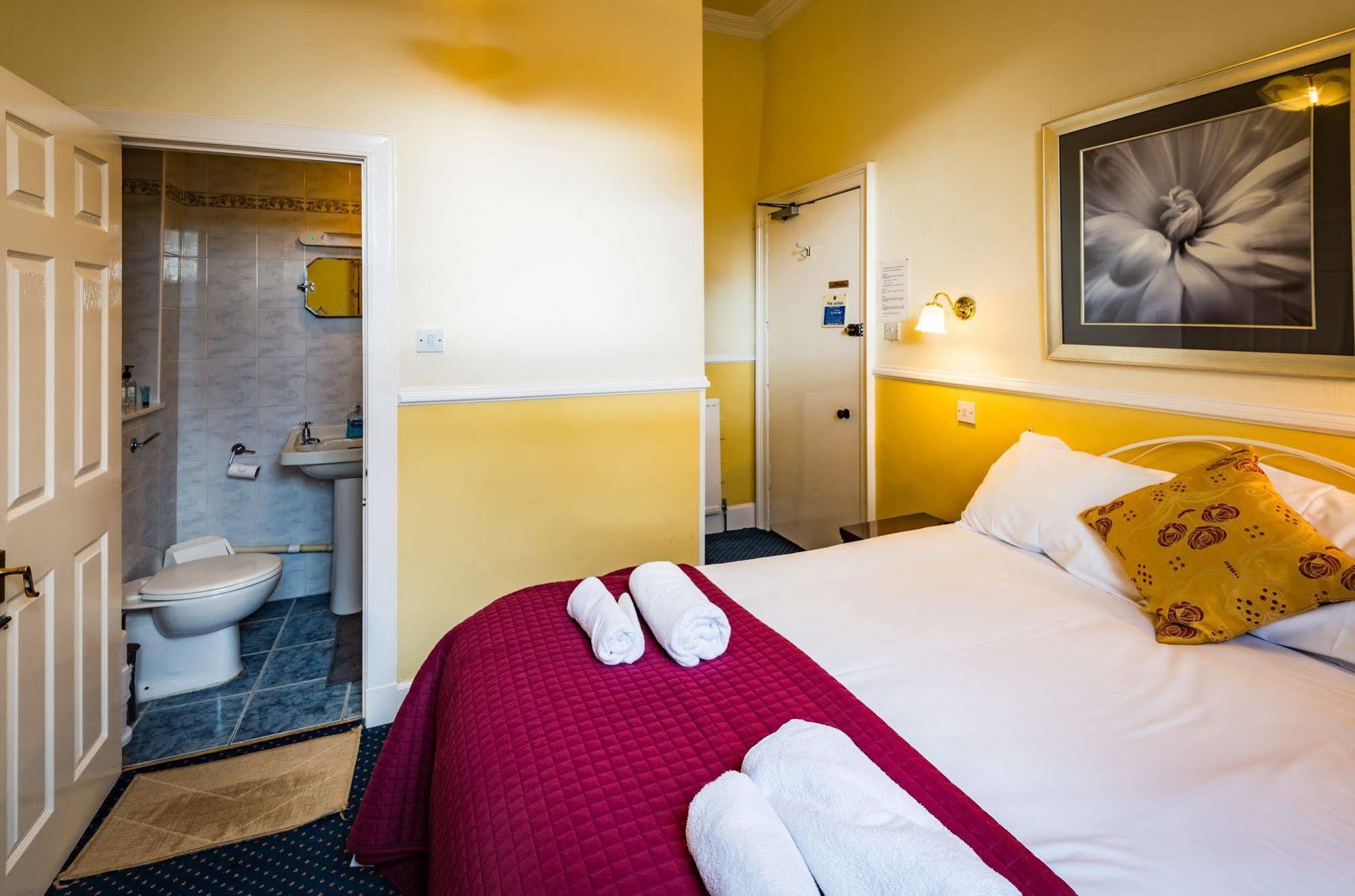 Strathallan Hotel 3*