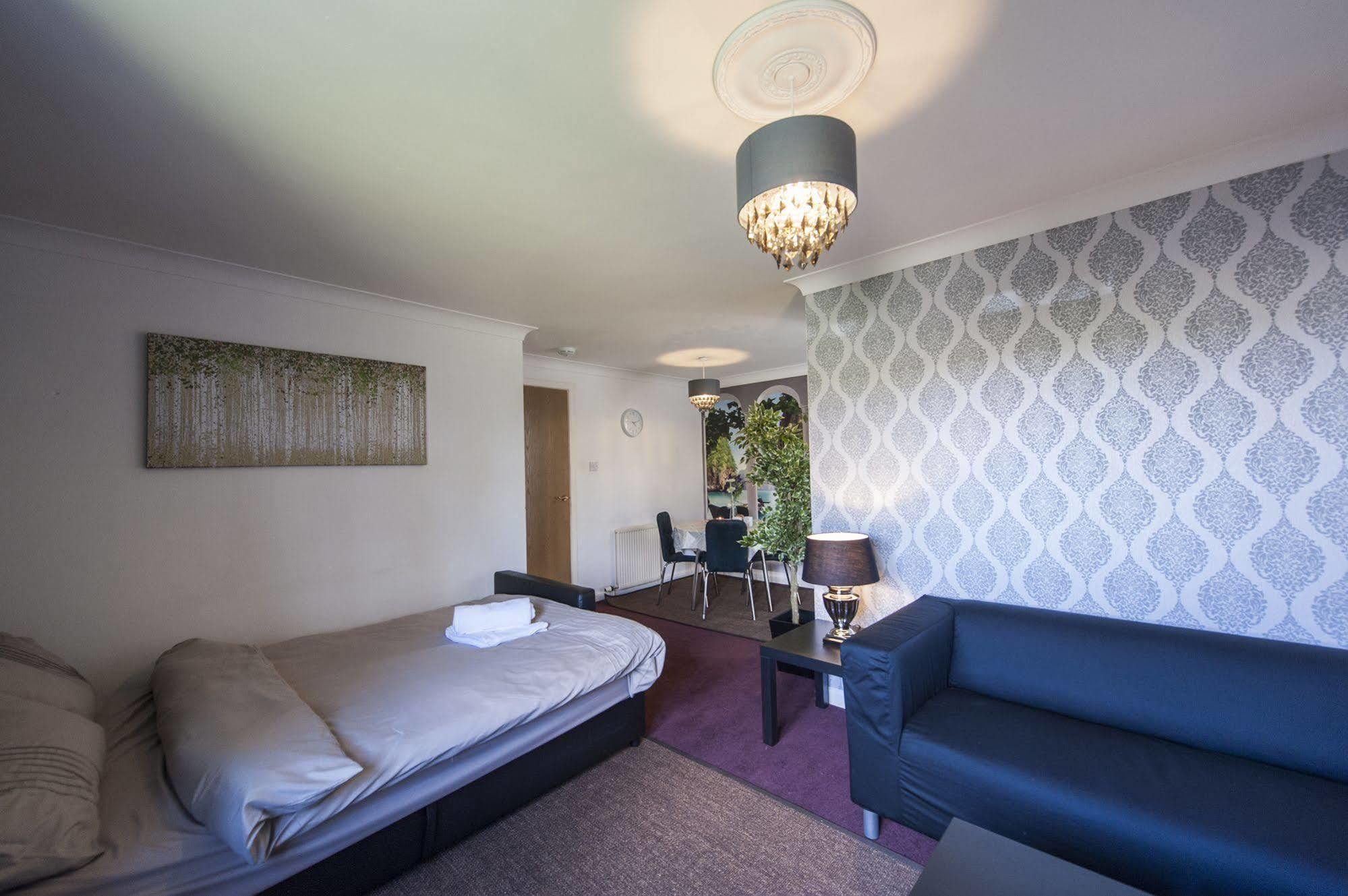 Montgomery - Gyle Apartment Edinburgh