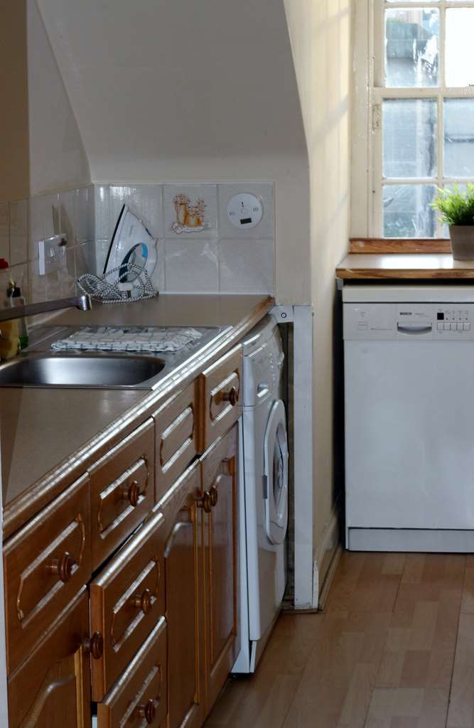 Tony Asga - Tony's Heart Of Centre Sleeps 2 * Edinburgh