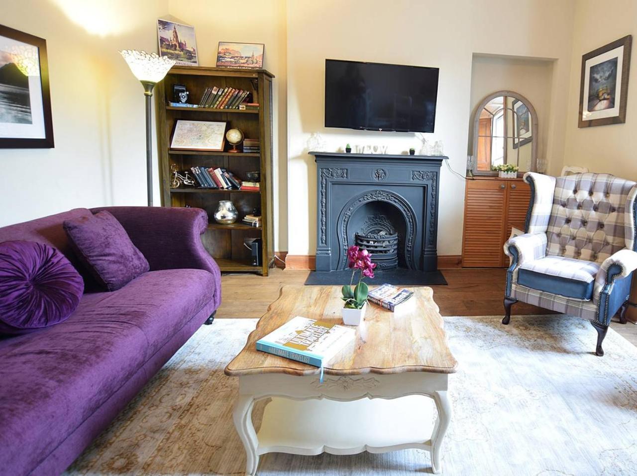 Joivy Classic With Castle Views In Old Town EDI
