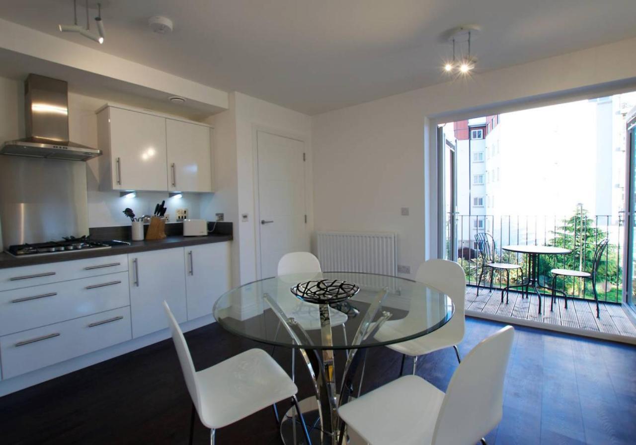 Altido Bright Centre 2bed, 2bath With Free Parking *