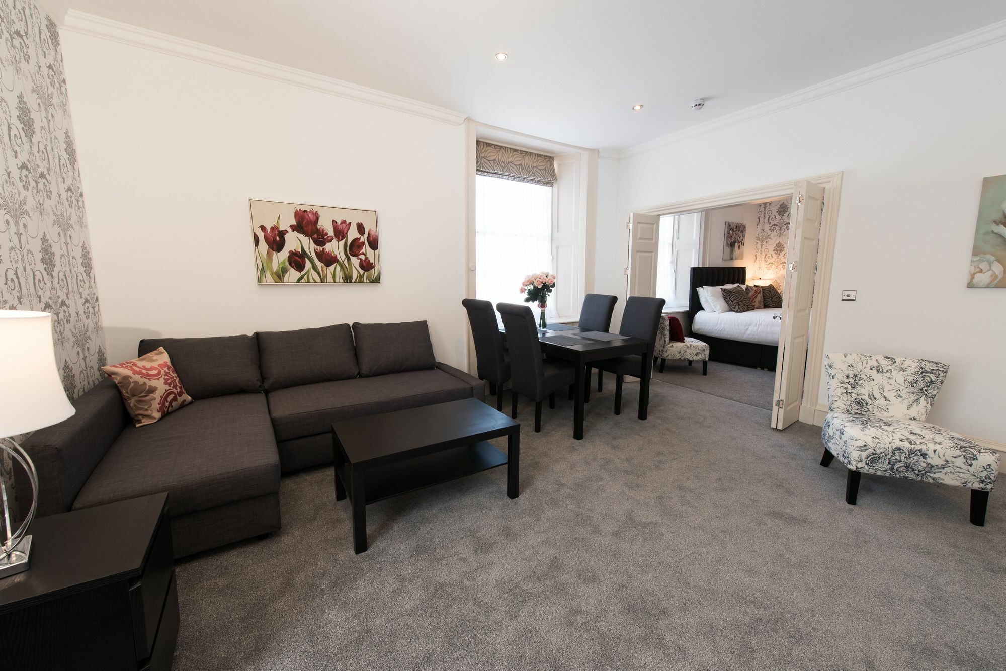 Royal Princes Apartment EDI