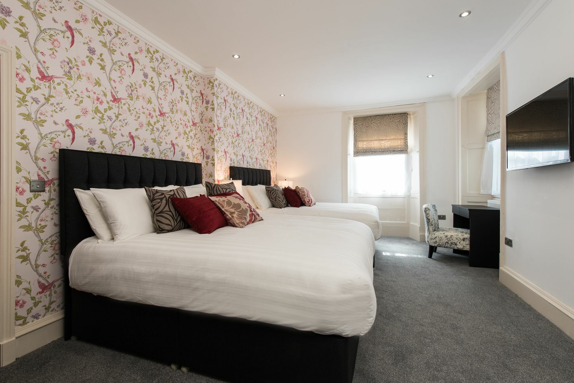 Royal Princes Apartment EDI