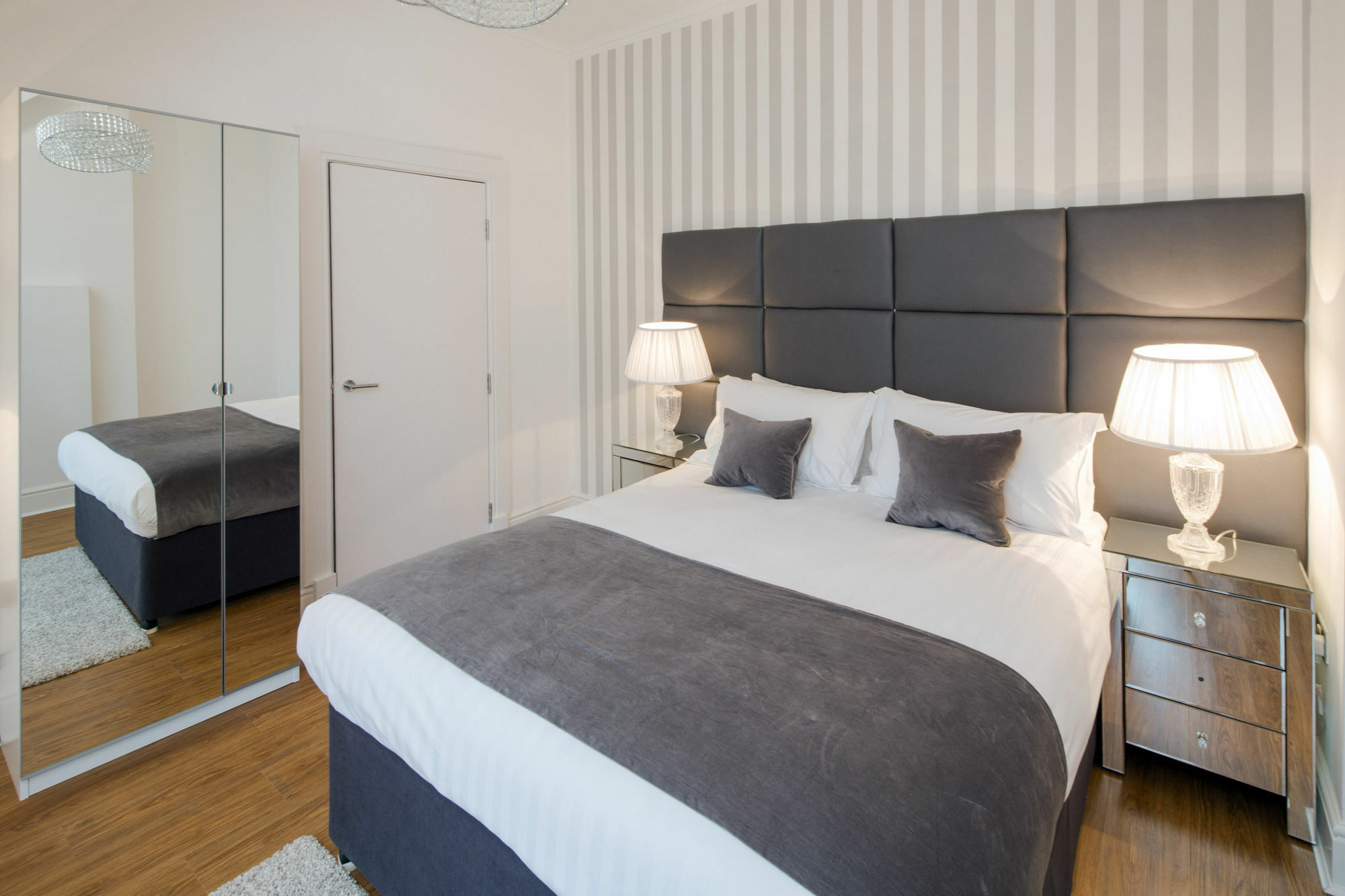 Aparthotel Castle EDI