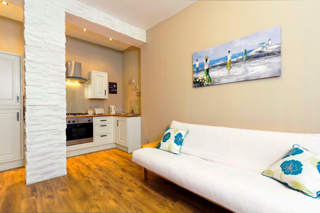 Stylish Near Royal Mile Apartment Edinburgh