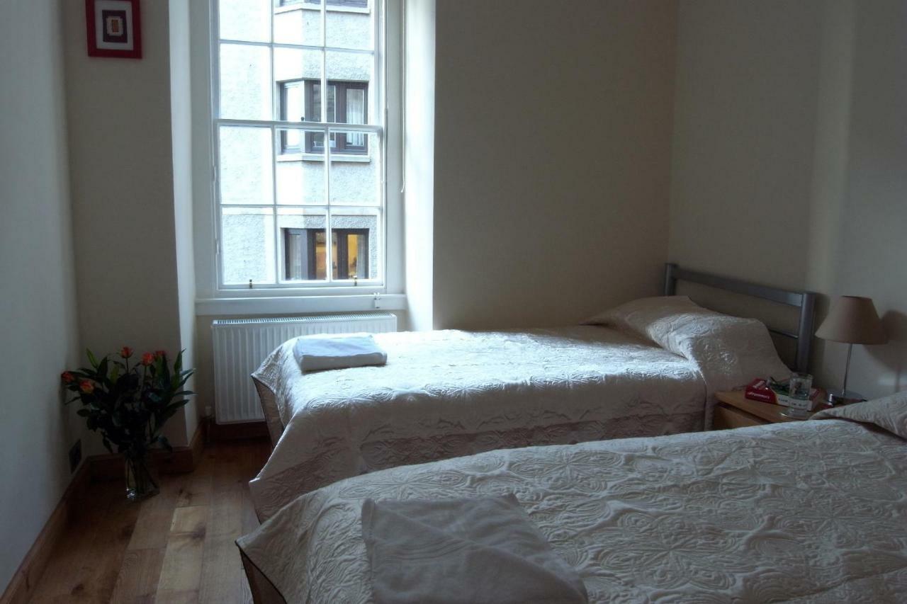 Apartment Central - 1f1 Worlds End Close Edinburgh