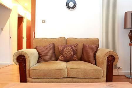 The Park - Holyrood Road With Free Parking Apartment