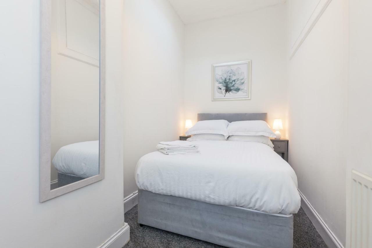 The - Floor 2 Bedroom Apartment Edinburgh