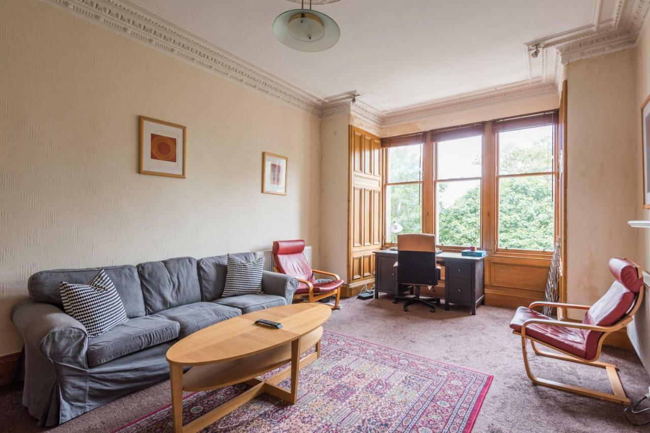 Apartment 3 Bed Overlooking Meadows Park *