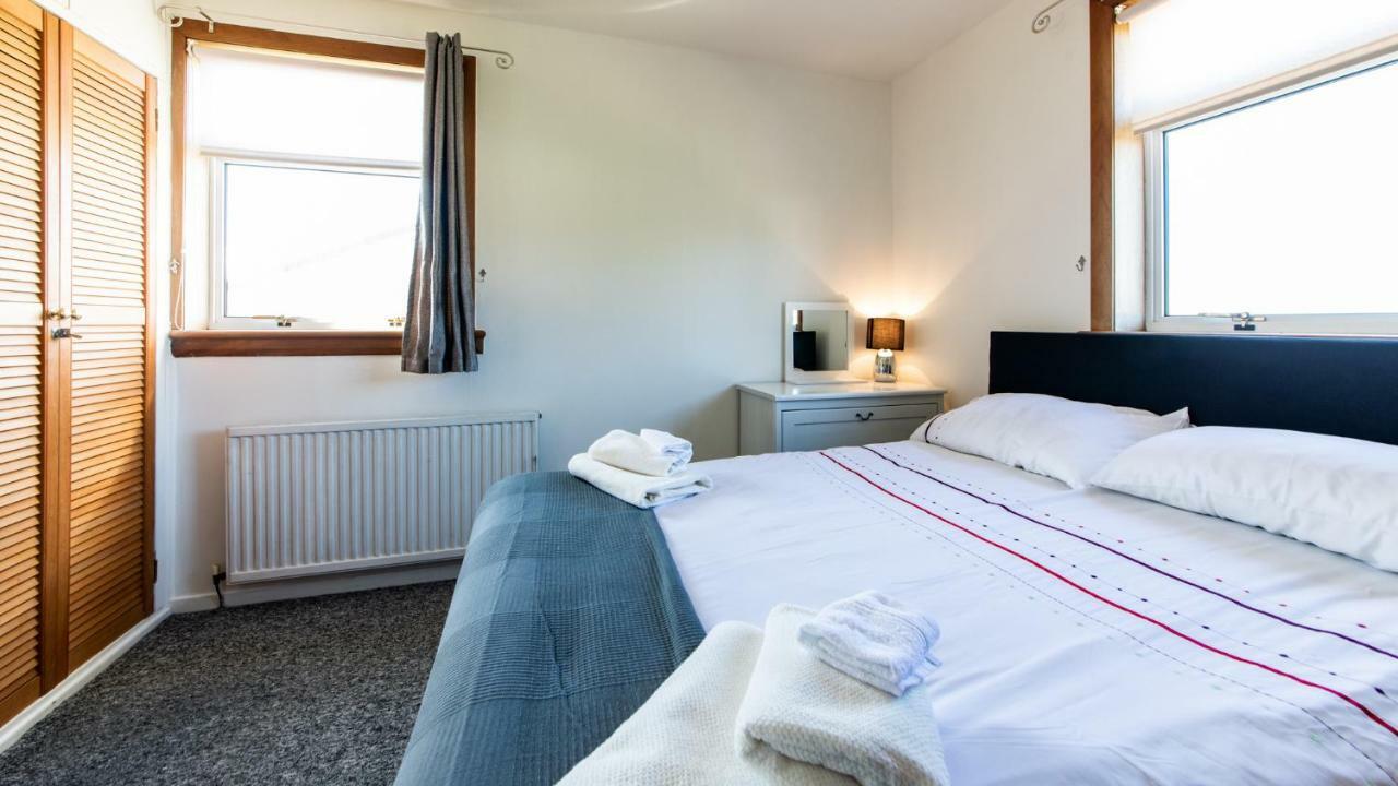 3 Bed House W/drive&garden V/fast Wifi Near Bioquarter EDI
