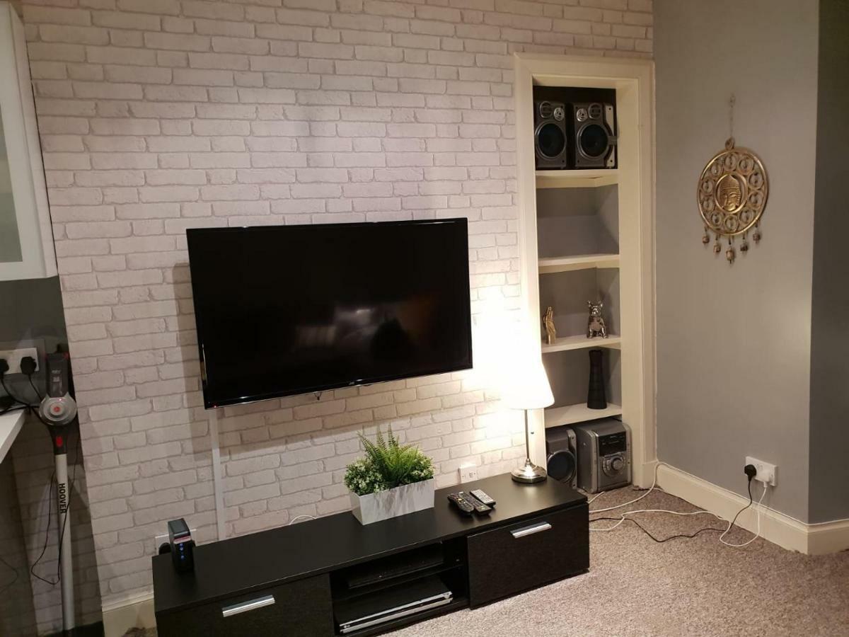 The Broughton - Modern 1 Bed Flat - Walking Distance From Centre *