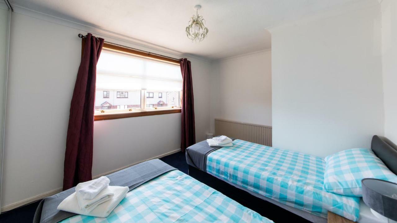 3 Bed House W/drive&garden V/fast Wifi Near Bioquarter Ferienhaus EDI