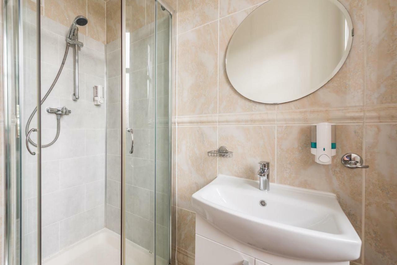 3 Bed Overlooking Meadows Park Apartment