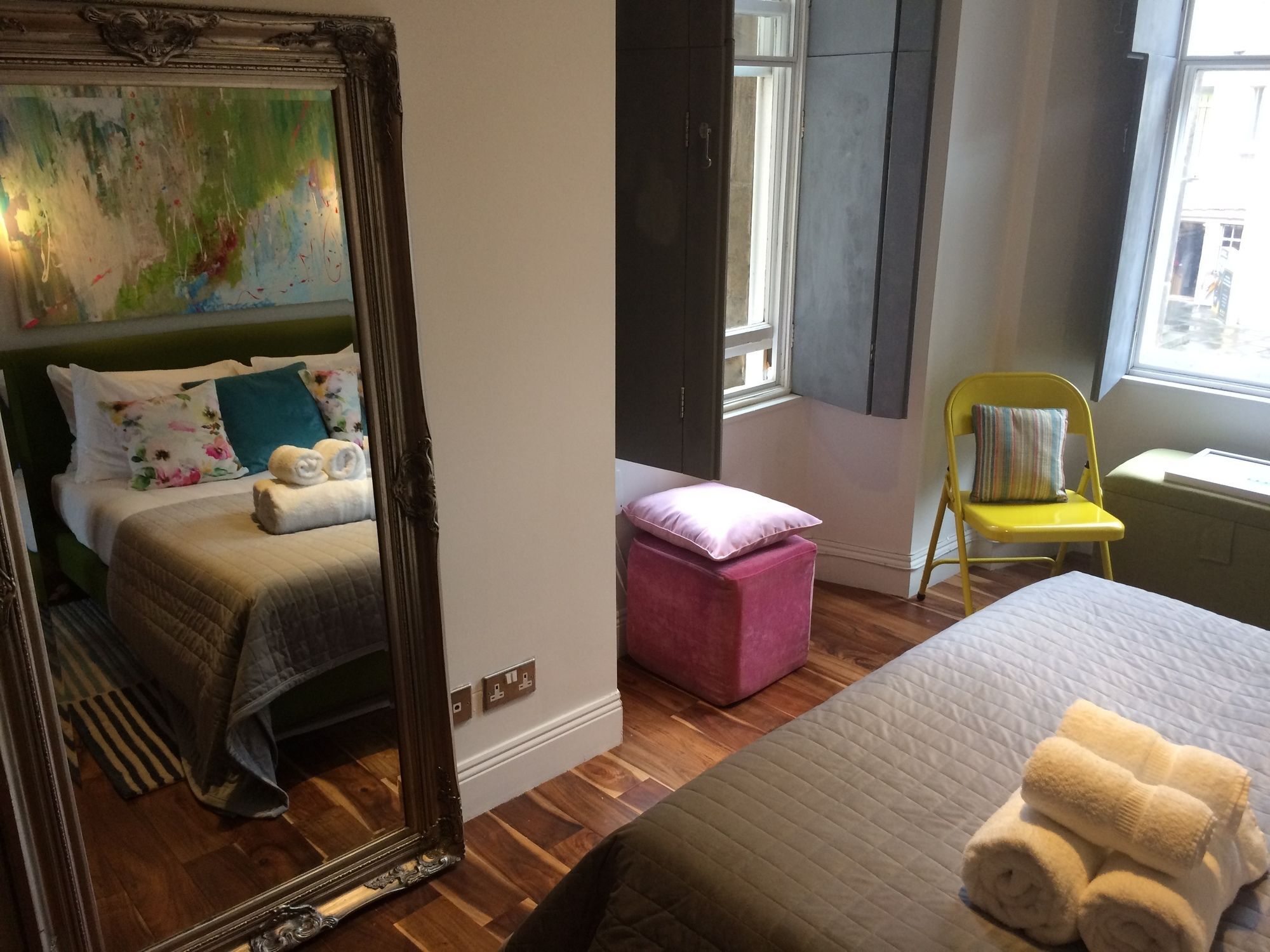 Bank Street Apartment *