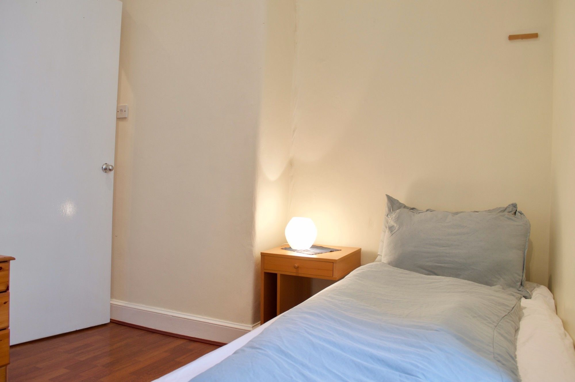 2 Bedroom In Pleasance Apartment
