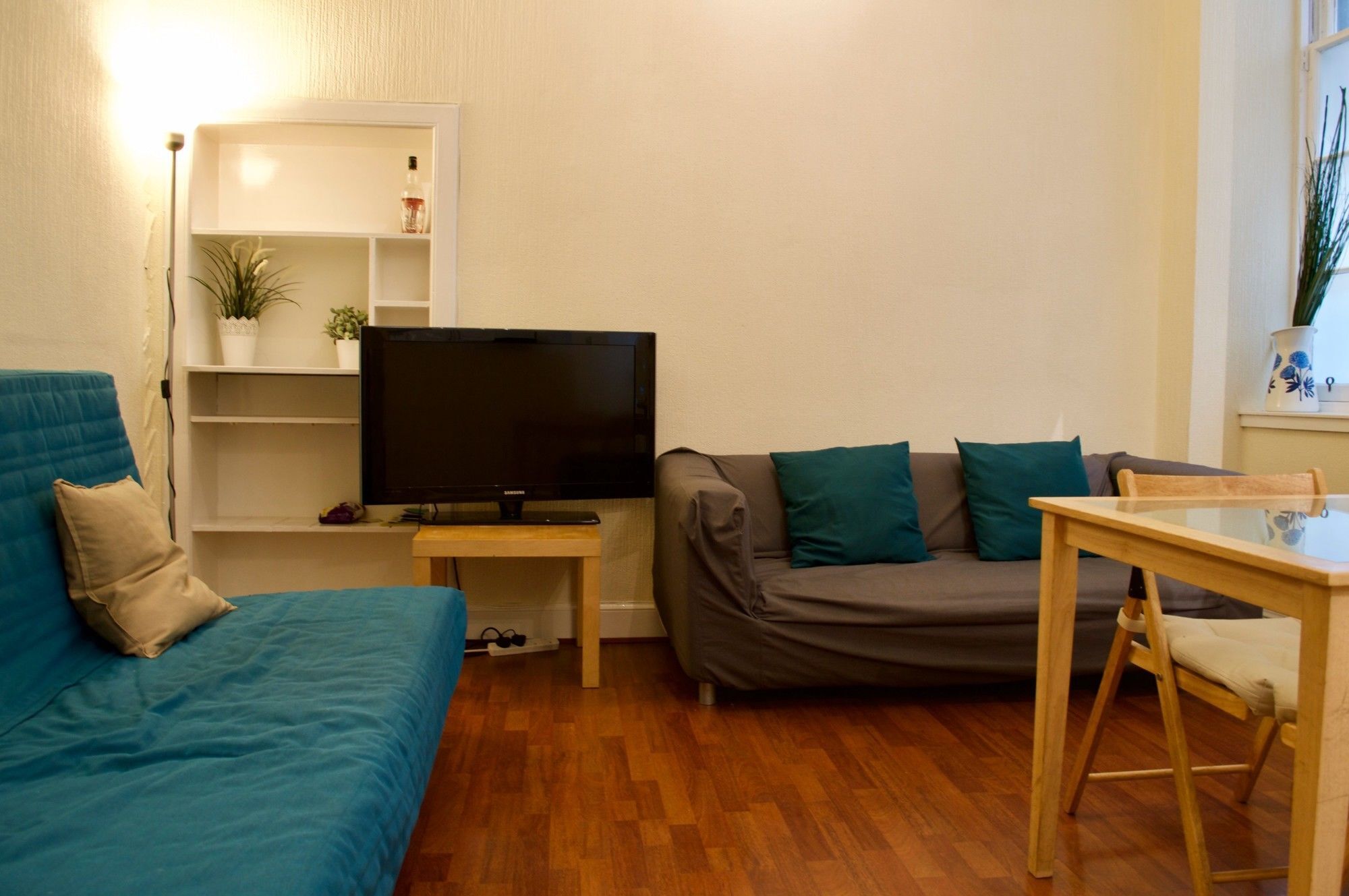 2 Bedroom In Pleasance Apartment