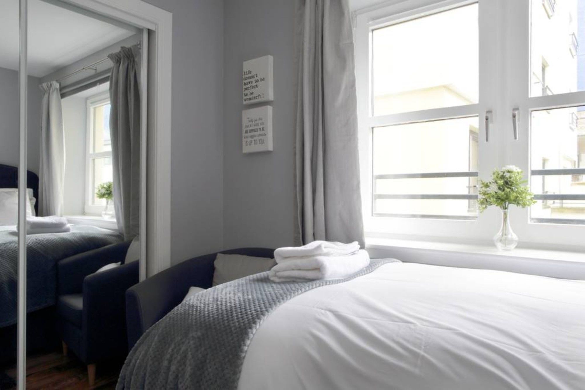 2 Bedroom Flat With Garage Parking Apartment *