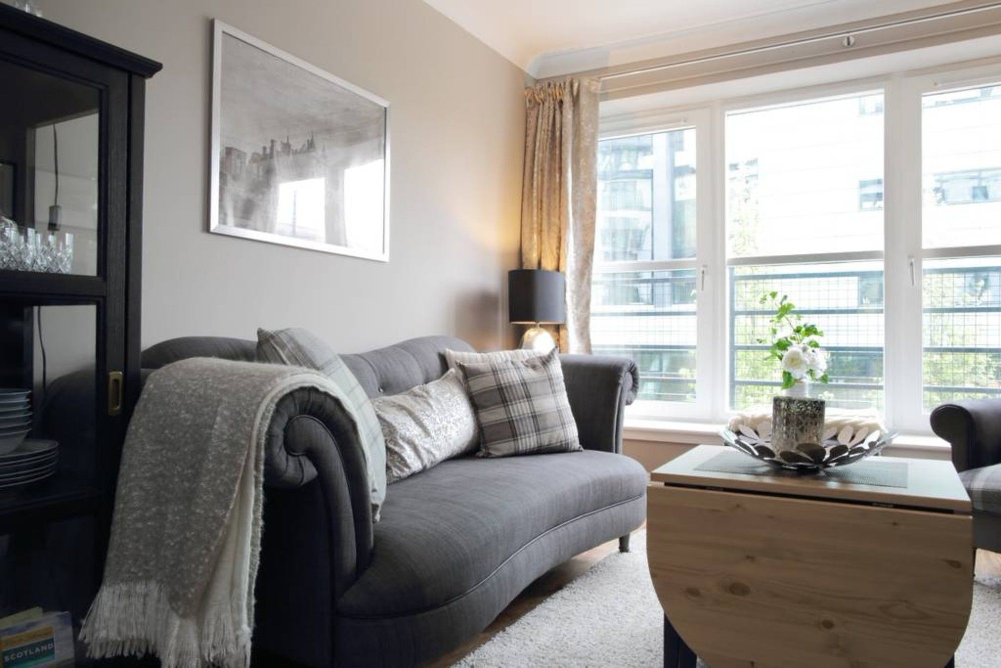 Apartment 2 Bedroom Flat With Garage Parking