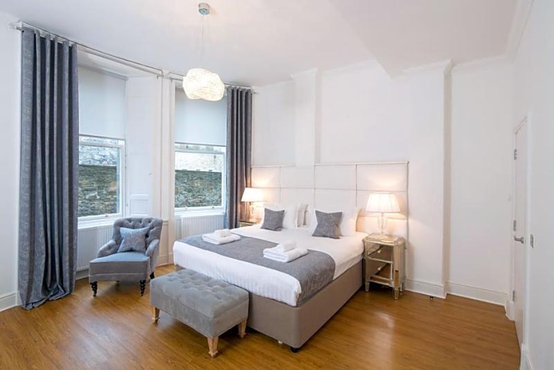 Aparthotel Castle EDI