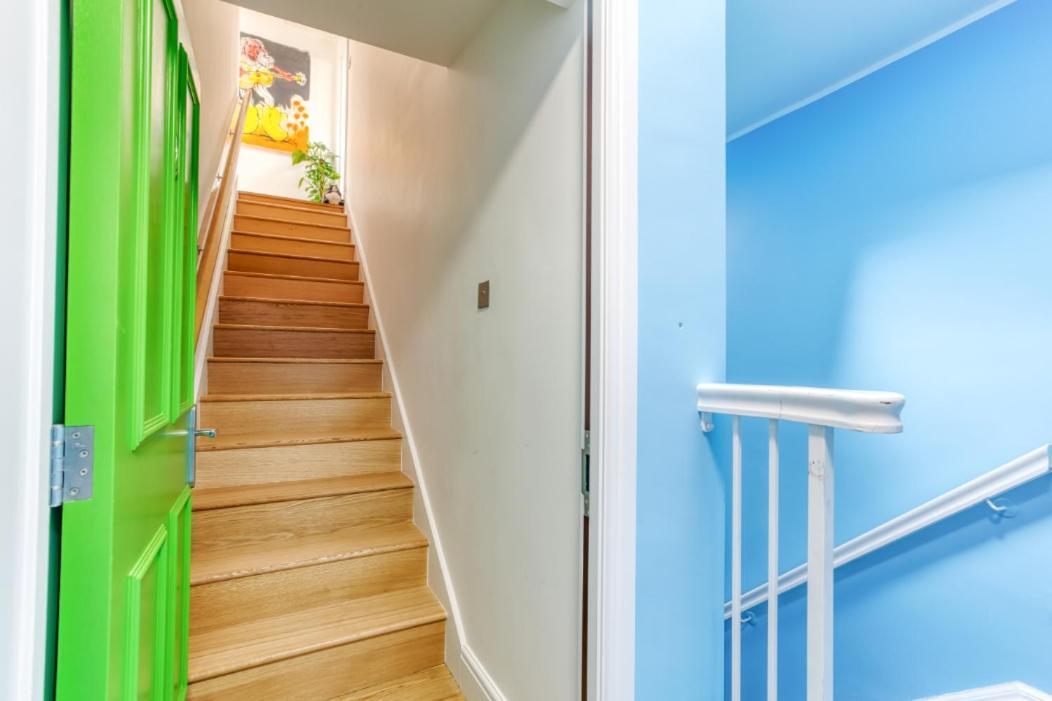 Apartment Bright 3 Bed Flat With Pool & Parking *