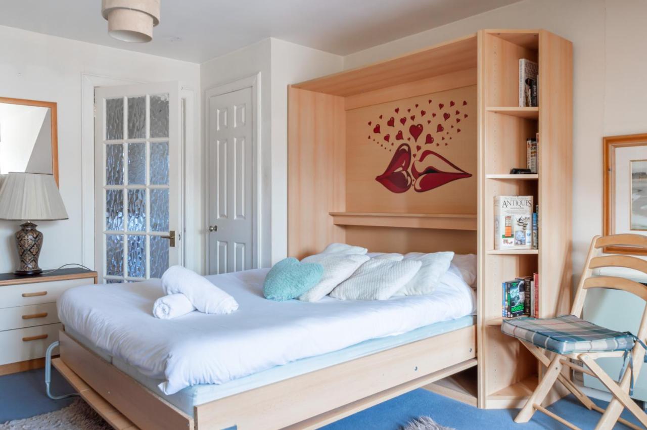 Tony Asga - Tony's Heart Of Centre Sleeps 2 Edinburgh