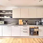 Charming 2BR Flat Fits 5 near Vibrant Leith