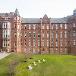 Quartermile Retreat With Parking