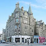Joivy Iconic Colorful Home On The Royal Mile