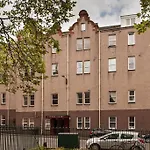 Ground Floor, 1 Bedroom Edinburgh Apartment With Double Bed
