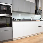 Bernard St - Bright And Spacious 1 Bed Apartment At The Shore!