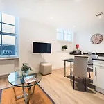 Braid Apartments By Mansley