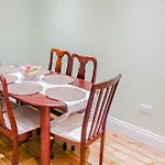 Newly Furnished 2 Bedroom Apartment On Leith Walk