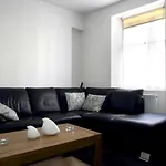 Central Apartment For The Fringe