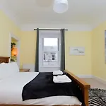 Elegant Traditional Edinburgh City Centre Flat
