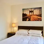 Modern 2 Bedroom City Centre Flat