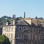 Newly Furnished 2 Bedroom Apartment On Leith Walk