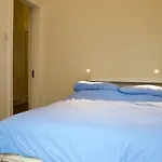 Beautiful Traditional 3 Bedroom Apartment In Edinburgh