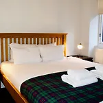 Central Apartment For The Fringe