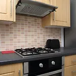 Stylish 2 Bedroom Bruntsfield Apartment In Edinburgh