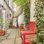 Stylish Georgian Flat In New Town
