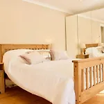 Altido Superb Terraced House With Patio In Leith