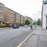 Central Flat Near Holyrood Park
