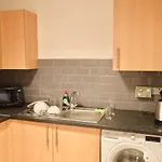 Two Bedroom Flat By Royal Mile!