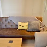 Two Bedroom Flat By Royal Mile!