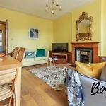 Georgian West End Main Door 2Br-1Ba, Near Eicc By Bonjour Residences Edinburgh