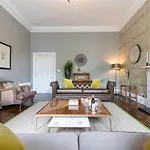 The Edinburgh Address - Castle View Apartment