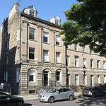 Joivy Fantastic New Town Flat With Shared Garden