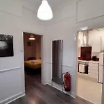 Leith Spectacular Apartment By Sensational Stay Short Lets & Serviced Accommodation With 6 Separate Beds & 2 Baths
