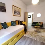 Leith Spectacular Apartment By Sensational Stay Short Lets & Serviced Accommodation With 6 Separate Beds & 2 Baths