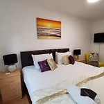 Sleeps 6 On Separate Beds, 4 Smart Tvs, Netflix